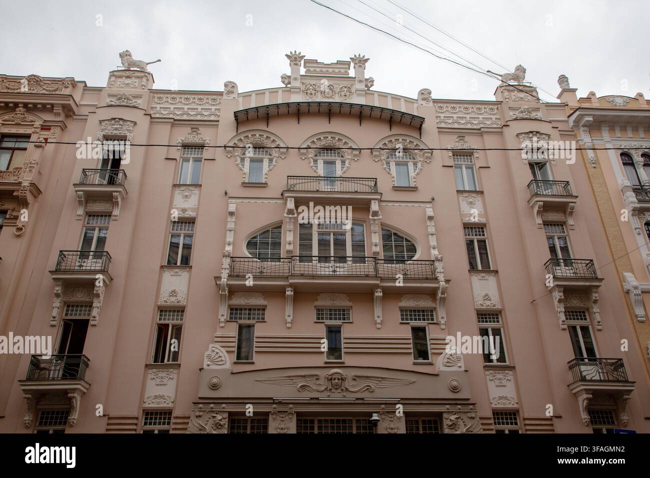 Facciata Art Nouveau su via Albert (Alberta iela), Riga, Lettonia Foto Stock