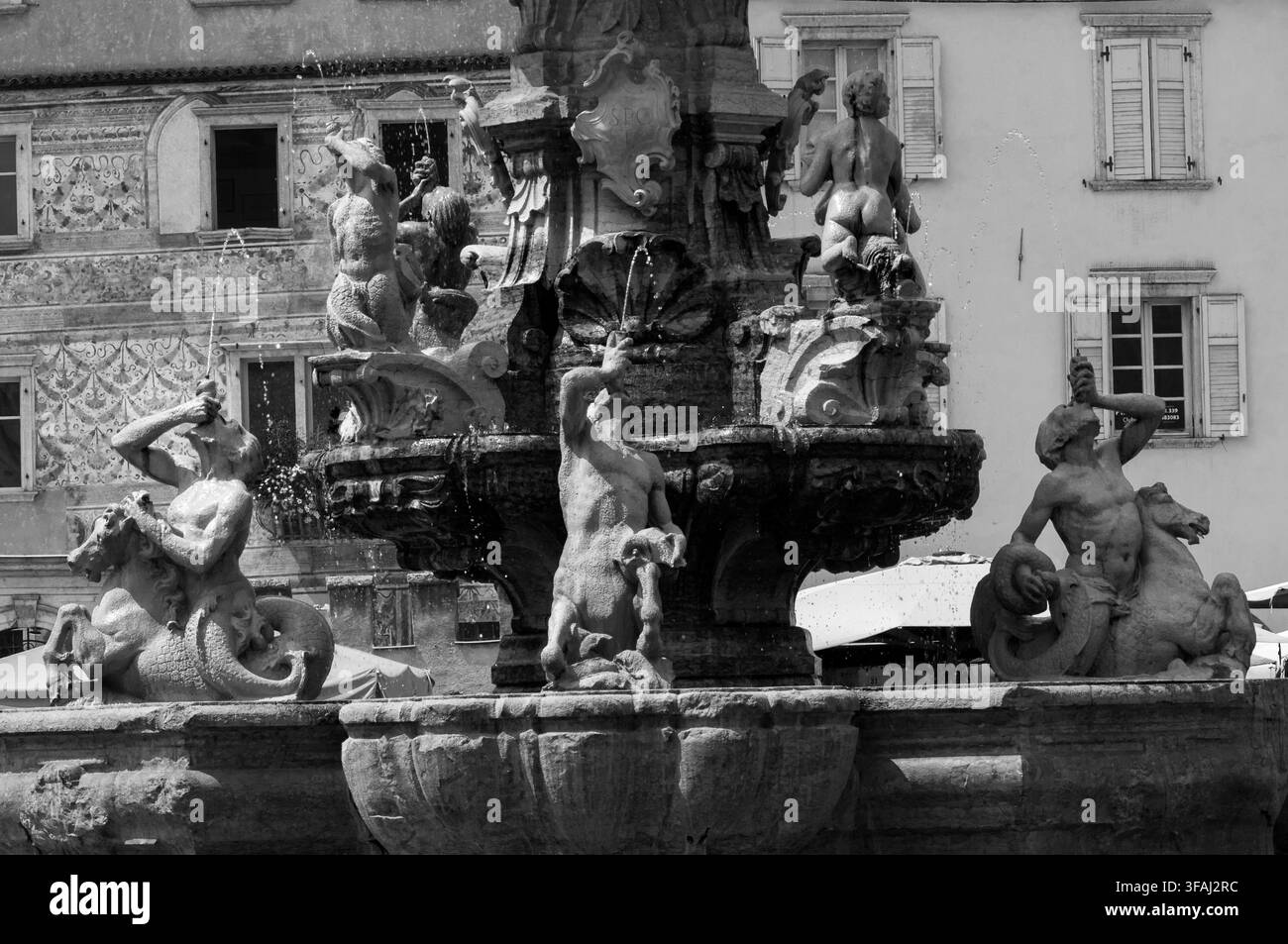 Italia, Trentino Alto Adige, Trento, Piazza Duomo, la fontana di Nettuno, dettaglio Foto Stock