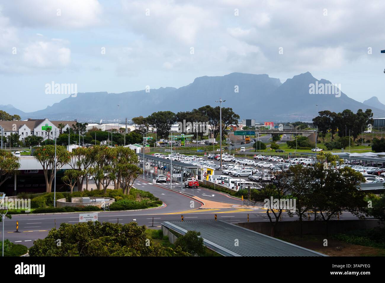 Monte della Tavola vista dall'aeroporto internazionale del Capo Foto Stock