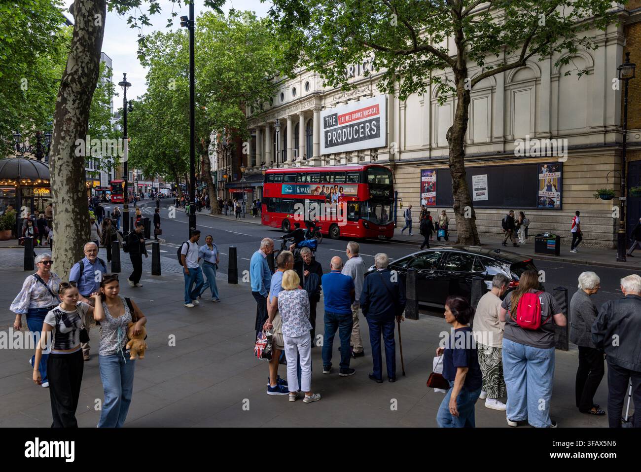 Londra, la vivace capitale dell’Inghilterra, il 21 maggio 2026 unisce luoghi iconici, architettura storica, eredità reale e cultura di classe mondiale lungo il R Foto Stock
