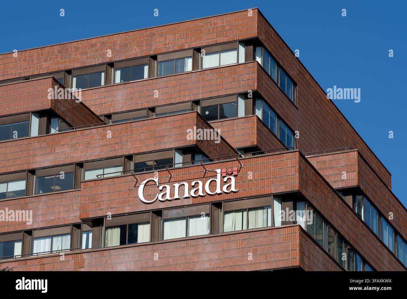 Edificio Joseph Shepard (Edificio del Governo del Canada) su Yonge Street a North York, Toronto, Ontario, Canada Foto Stock