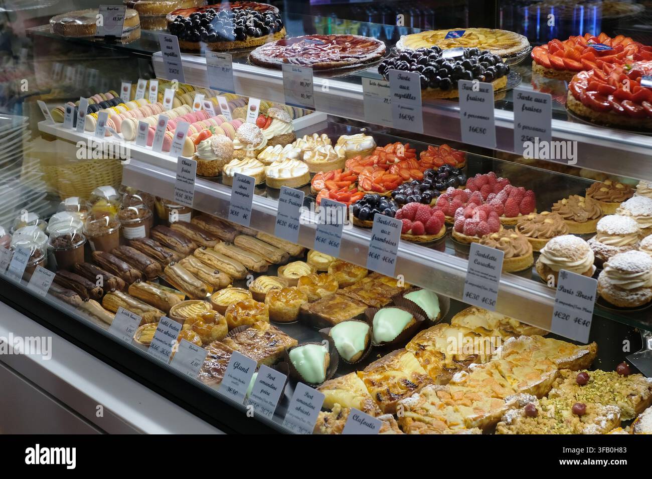 Dolci francesi in un negozio in Francia Foto Stock