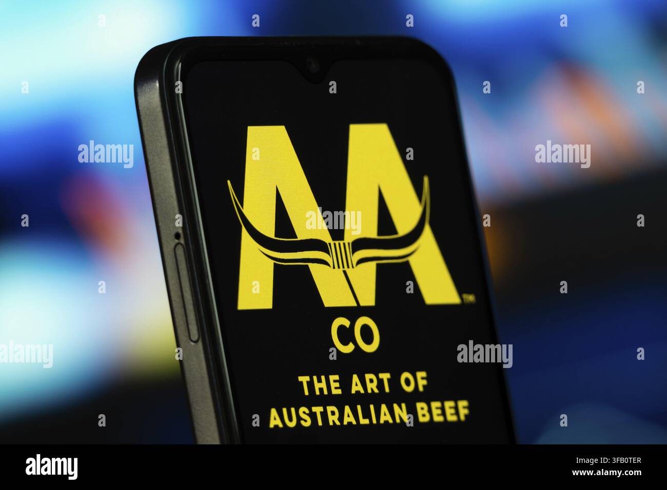 Brisbane, Australia – 8 luglio 2026: Il logo AA Co è visibile su uno smartphone Foto Stock