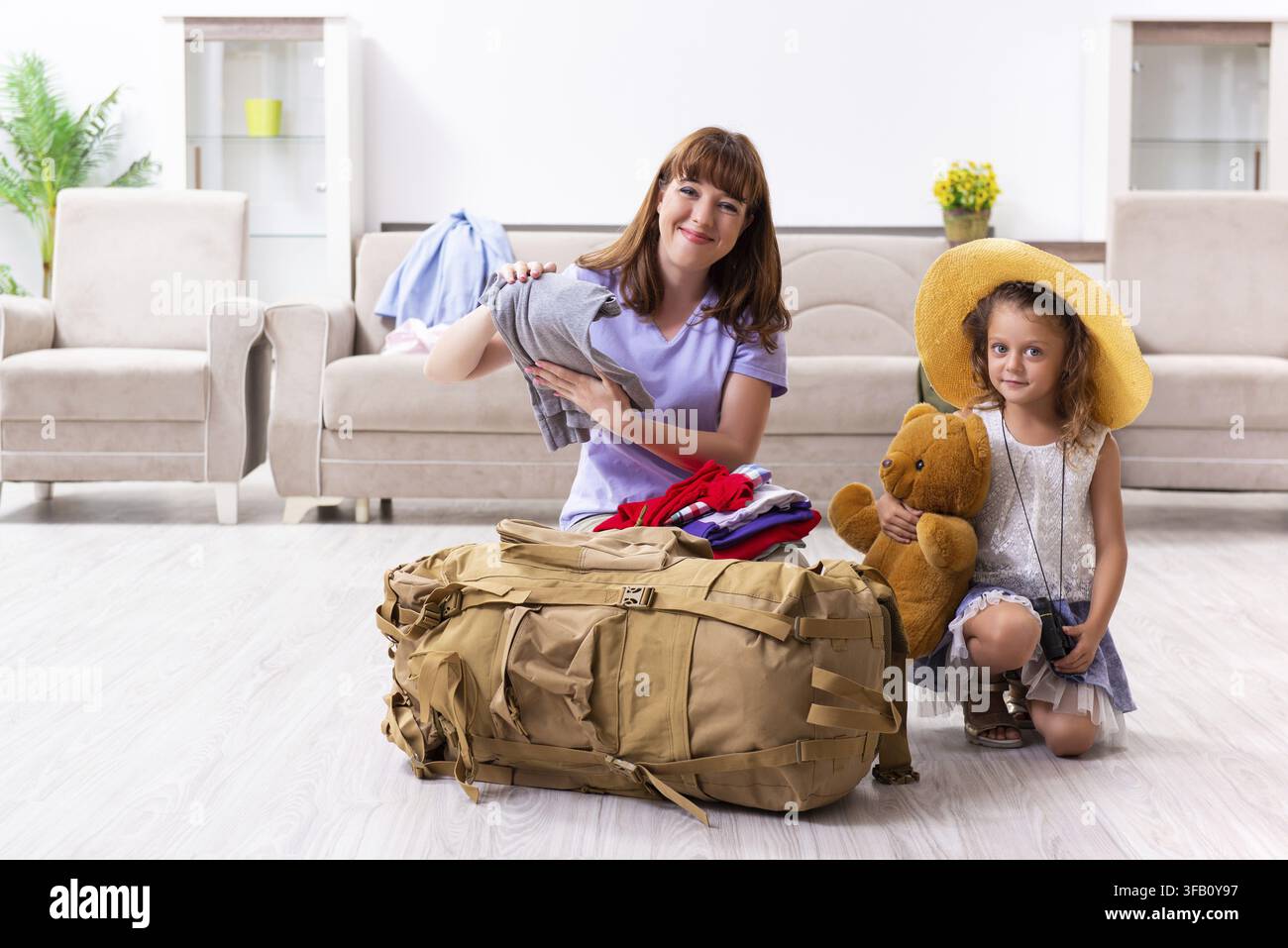 La famiglia felice vacanza di pianificazione del viaggio Foto Stock