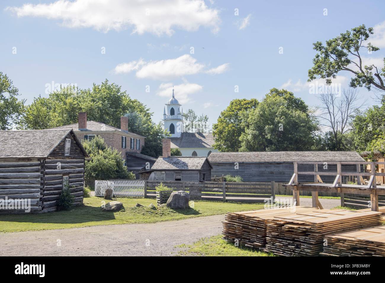 il parco del patrimonio del villaggio Upper Canada a Morrisburg, Ontario, Canada, che raffigura la vita di villaggio canadese del XIX secolo Foto Stock