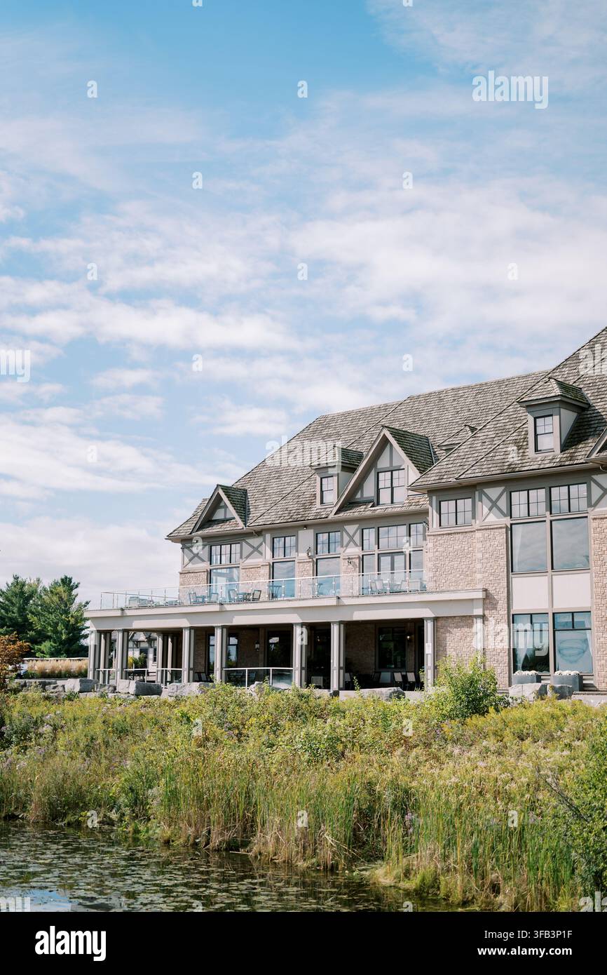 Esterno elegante del clubhouse del Deer Creek Golf Club Foto Stock