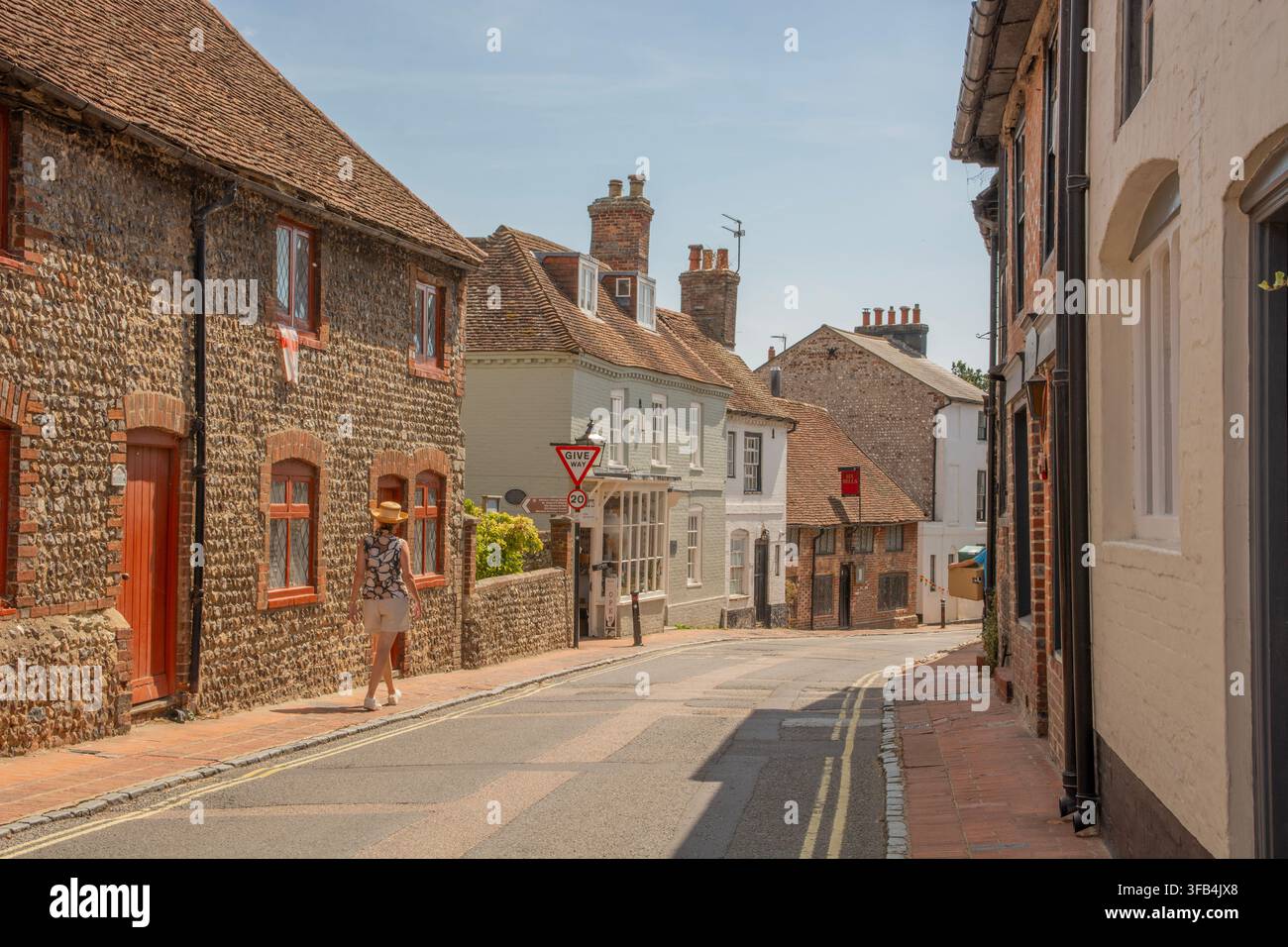 La storica High Street del villaggio di Alfriston, East Sussex. Foto Stock