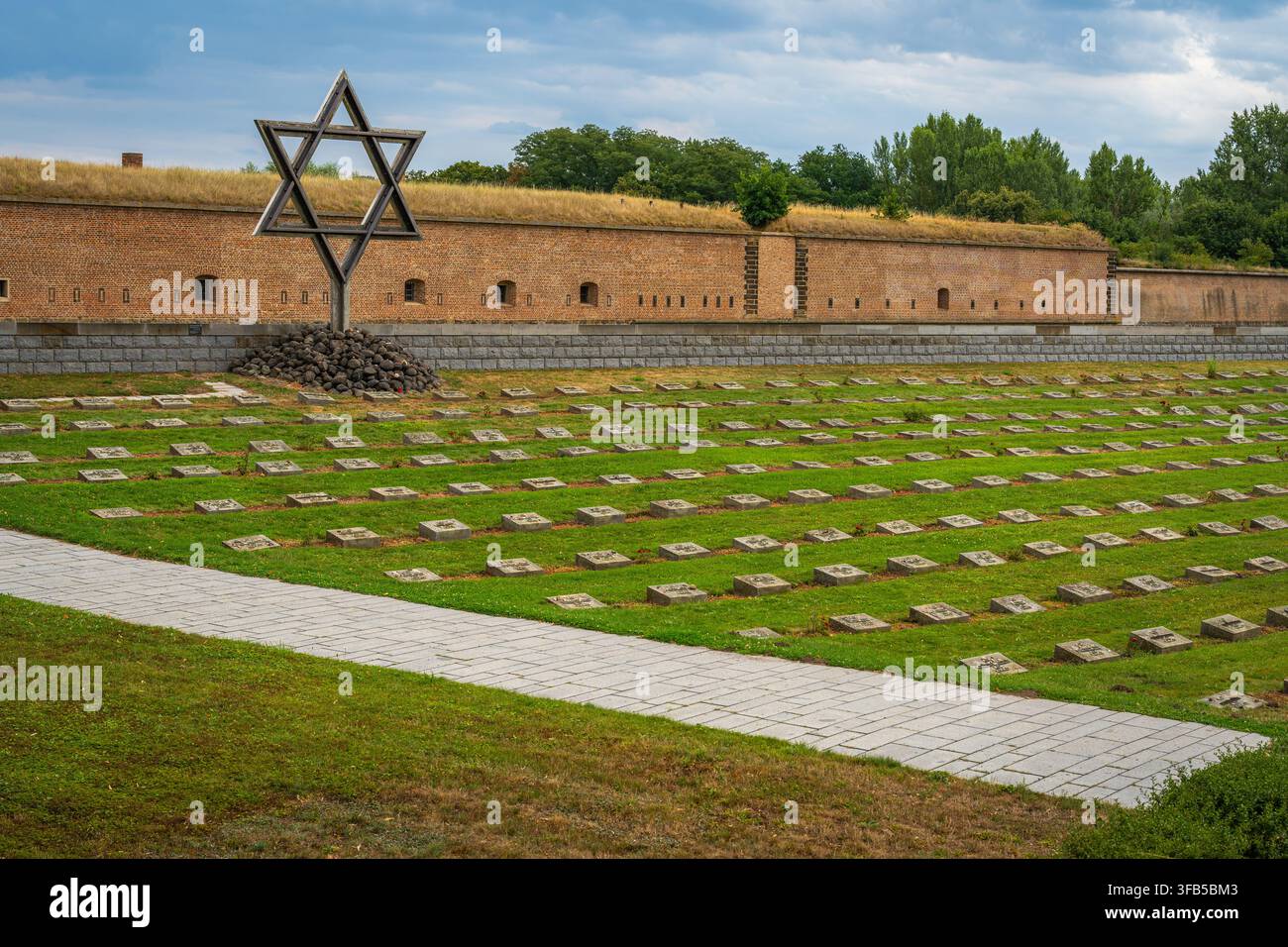 Cimitero nazionale di Terezín, sito commemorativo dell’Olocausto ebraico nella Repubblica Ceca Foto Stock