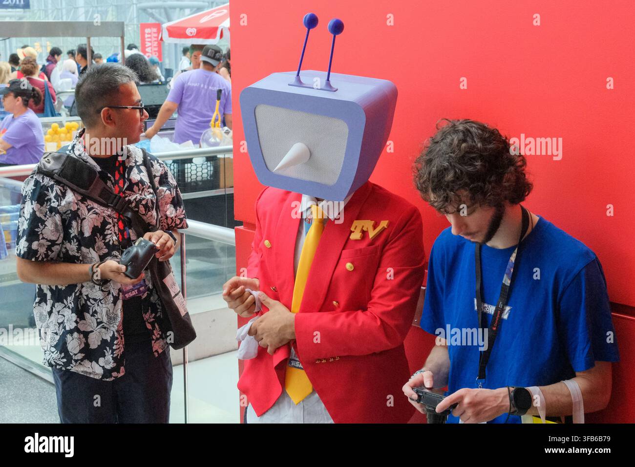 New York, New York, USA. 22 agosto 2026. Personaggio cosplay a Anime NYC, un evento di quattro giorni al Javits Center. È la più grande convention di anime della costa orientale che riunisce 150.000 fan da tutto il mondo, mostrando il meglio della cultura pop giapponese, con mostre uniche, proiezioni esclusive e apparizioni dei migliori creatori dal Giappone e da oltre. Per non parlare del merchandising di ogni tipo in vendita. (Credito immagine: © Milo Hess/ZUMA Press Wire) USO EDITORIALE SOLO! Non per USO COMMERCIALE! Foto Stock