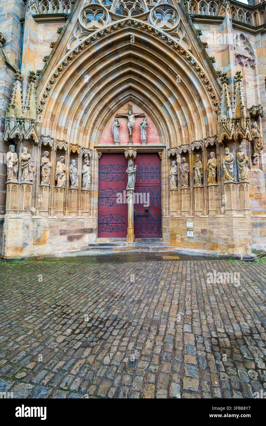 Il Portale della Vergine, con sculture delle Vergini sagge e folli nella Cattedrale di Santa Maria nella storica città di Erfurt. La capitale del land federale Foto Stock