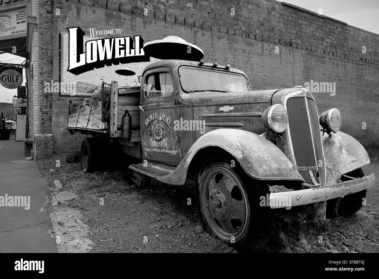 Camion Chevrolet da 1,5 tonnellate del 1936. Erie Street, città fantasma storica di Lowell, Bisbee, Arizona, USA Foto Stock