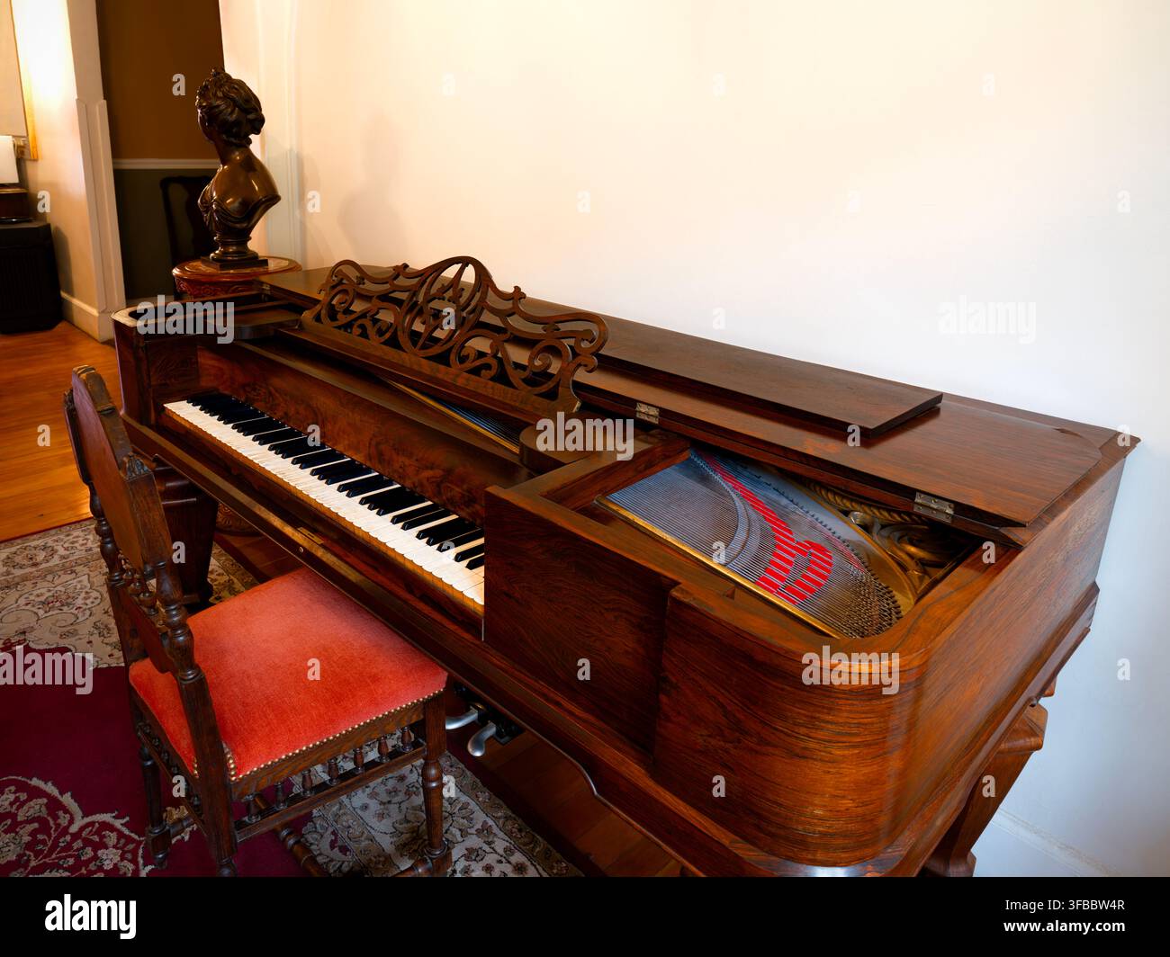 Piano a coda quadrato. Visto al Copper Queen Hotel. Bisbee, Arizona, USA Foto Stock