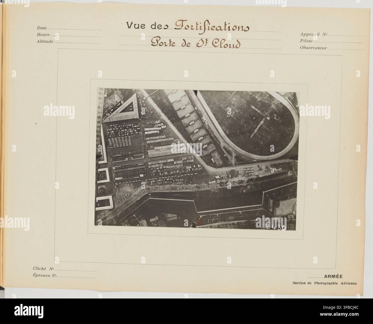 Una vista aerea delle fortificazioni vicino alla Porte de St Cloud a Parigi, della Section photographique des armées, un'unità fotografica dell'esercito francese, nel 1916, durante la Prima Guerra mondiale. Foto Stock