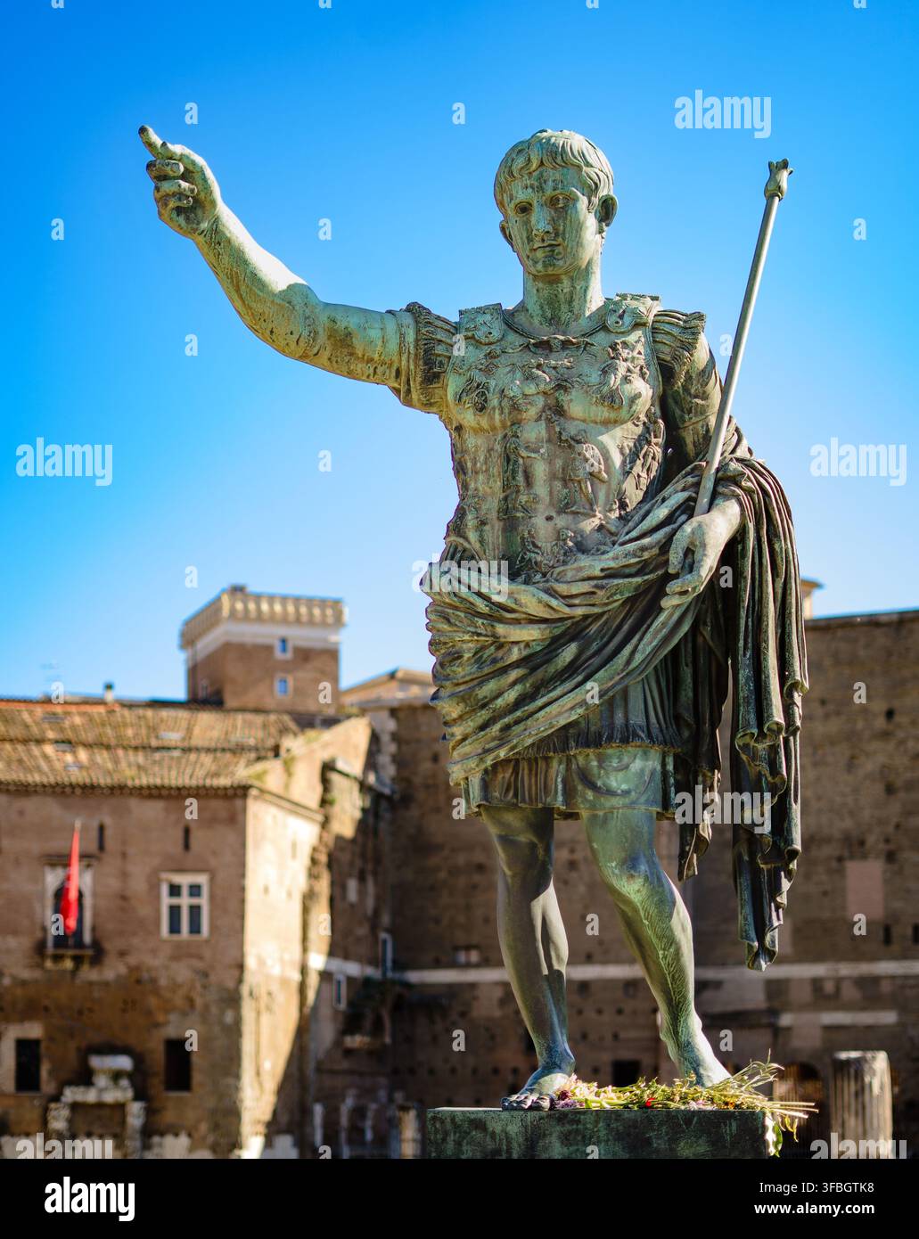 Statua dell'imperatore Augusto sulla Via dei Fori Imperiali Foto Stock
