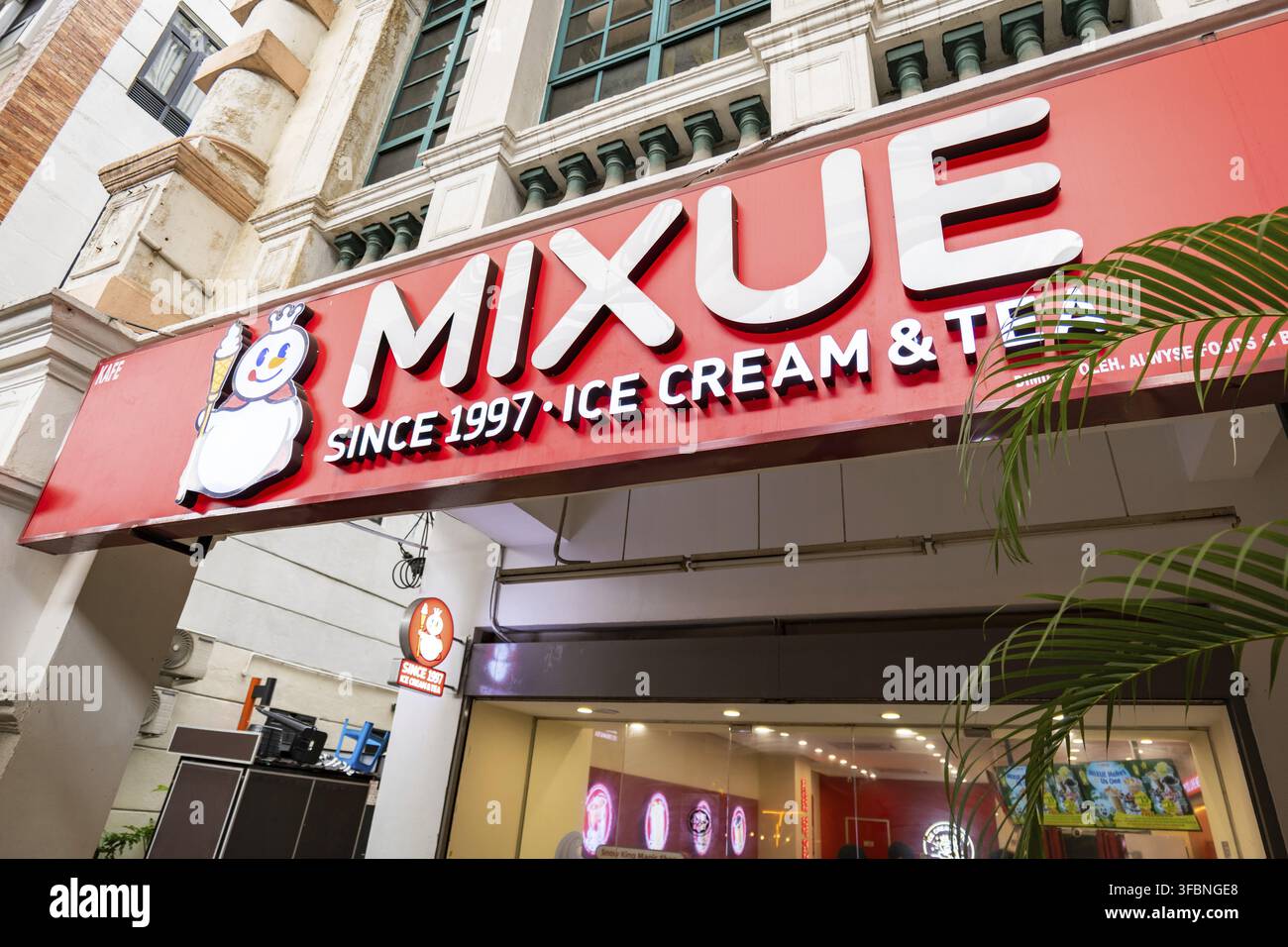 Vetrina di gelato MIXUE nel negozio MIXUE in Asia Foto Stock