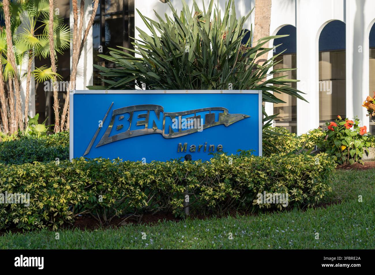 Una segnaletica presso la sede centrale di Bennett Marine a Deerfield Beach, Florida, USA. Foto Stock