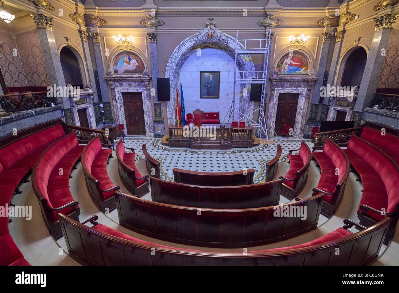 Sala del consiglio storica nel Municipio di Valencia. Valencia, Spagna - 6 agosto 2026. Foto Stock