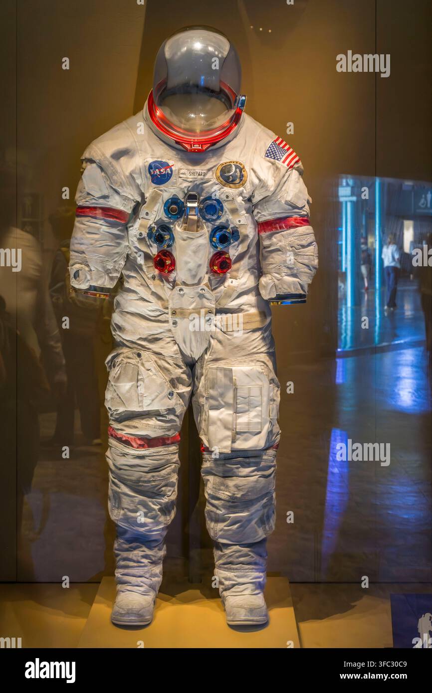 Stati Uniti, Florida, Kennedy Space Center (KSC), il complesso visitatori del Kennedy Space Center, Centro Apollo-Saturn V, la tuta spaziale del comandante di Apollo 14 Alan Shepard Foto Stock