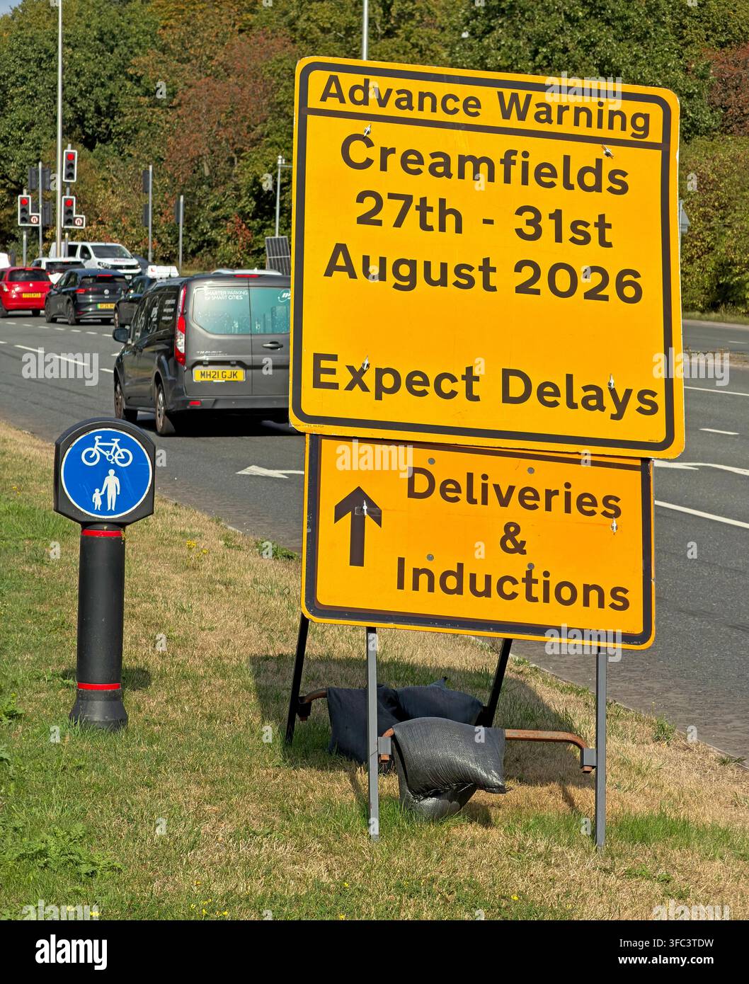 Segnale di preavviso per Creamfields 27-31 agosto 2026 a Daresbury, Cheshire, avverte i conducenti di aspettarsi ritardi e indirizza le consegne Foto Stock