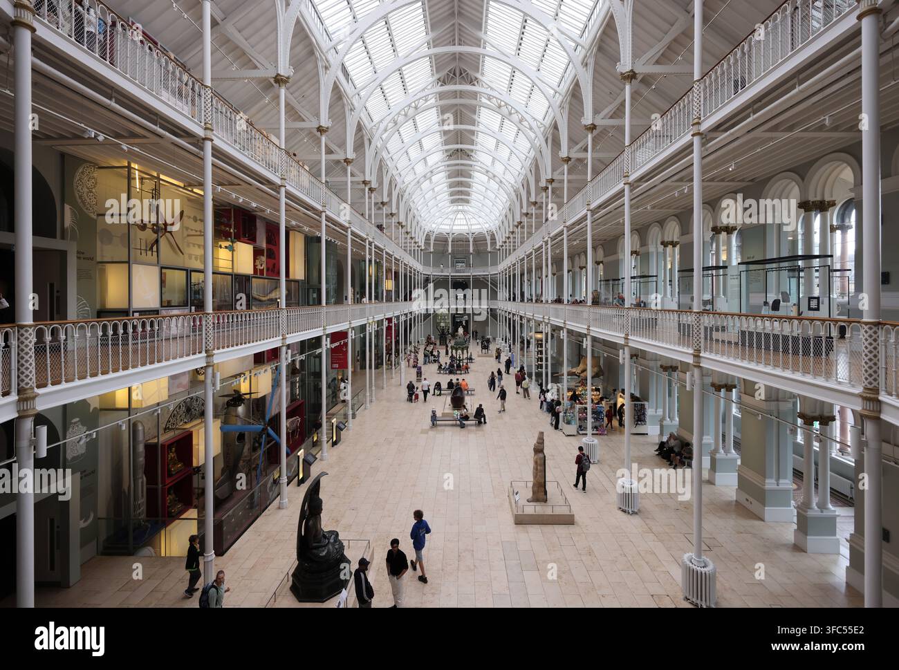 Interni del Museo Nazionale della Scozia, su Chambers Street a Edimburgo, Regno Unito. Foto Stock