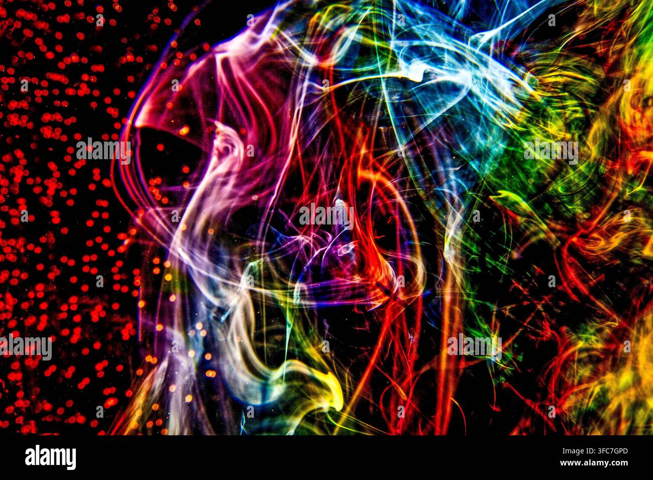 Strands luminosi colorati e caotici che creano un modello astratto dinamico per la scienza o l'arte Foto Stock