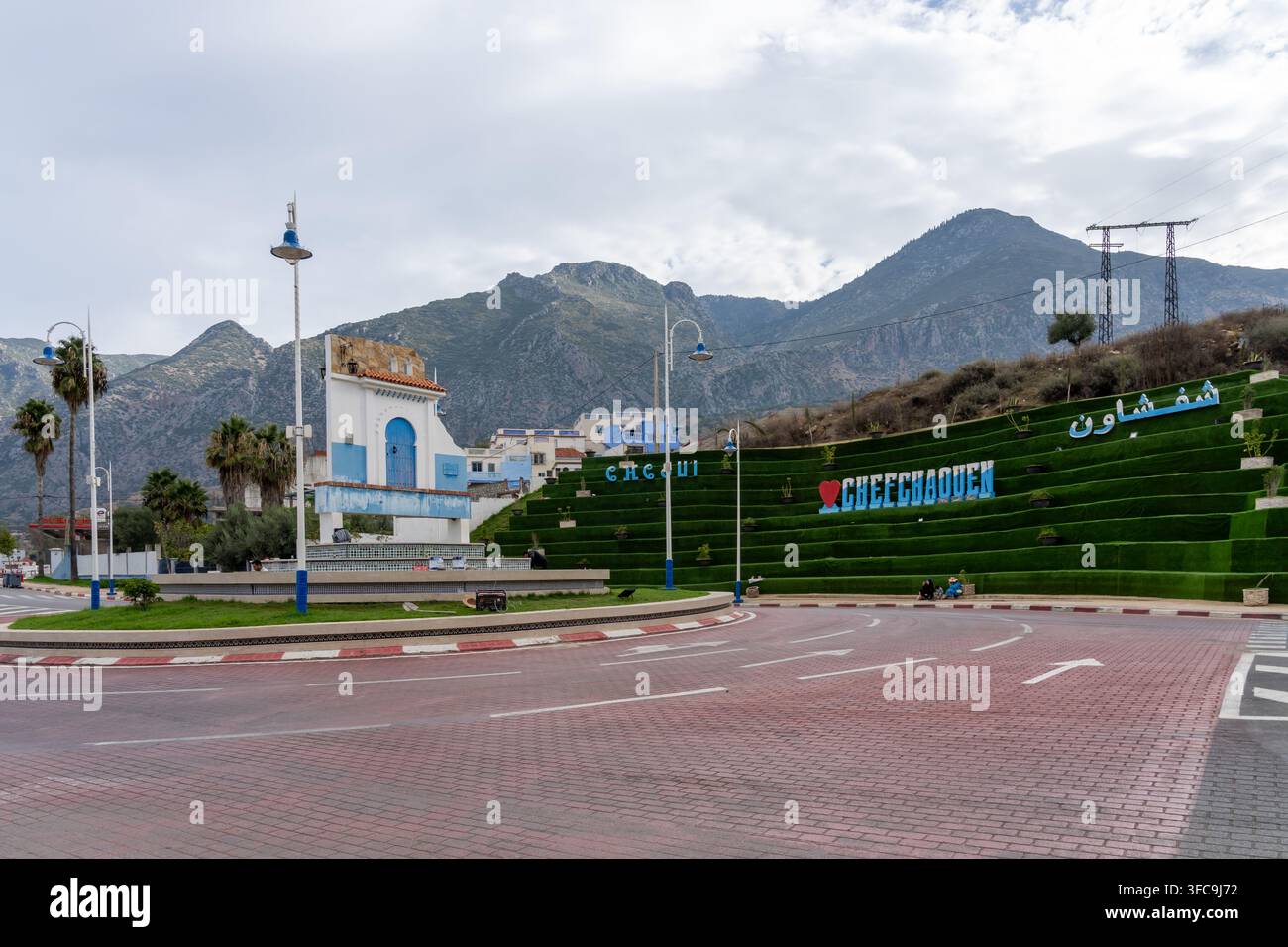 L'ingresso e il rondò di benvenuto di Chefchaouen, Marocco. Foto Stock