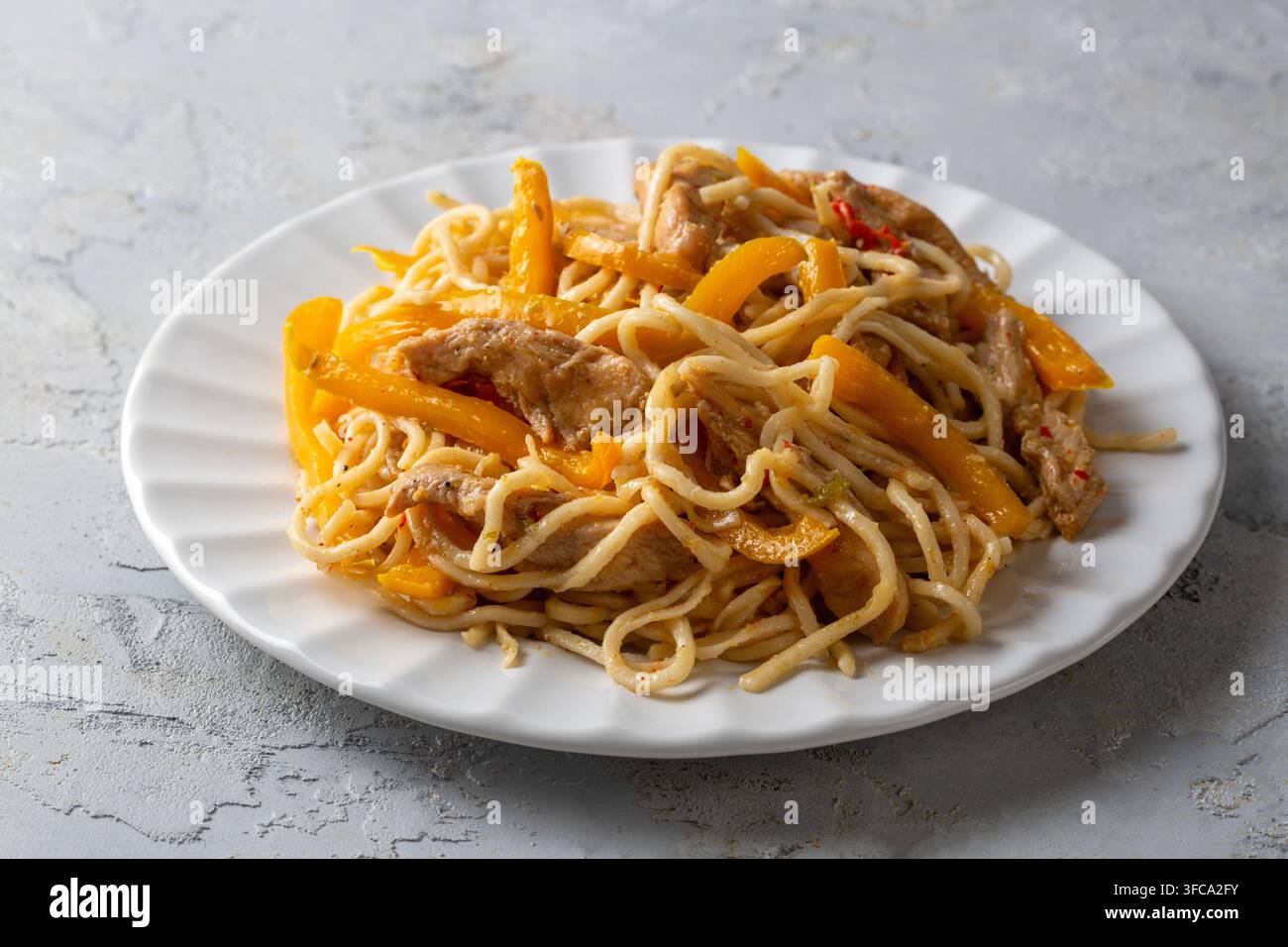 Stir-Fry di pollo e noodles - Noodles fajita al pollo con salsa, noodles al pollo Foto Stock