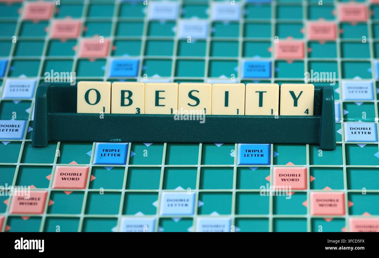 Scrabble gioco di bordo piastrelle obesità Foto Stock