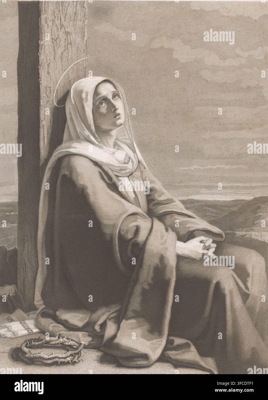 Maria ai piedi della croce con la corona di spine accanto a lei, stampa, annotazione: ‘II secolo’, incisore: Auguste Danse (firmato dall’artista), dopo un dipinto di Alexandre Thomas, 1863, carta, acquaforte, incisione, altezza 456 mm x larghezza 356 mm, Maria con gli strumenti della Passione, Golgota., Una donna seduta in un mantello drappeggiato e foulard si appoggia a un palo di legno ruvido, le mani giunte in grembo e il viso inclinato verso l’alto con un’espressione contemplativa; un debole alone circolare è visibile vicino alla sua testa, e stoffa piegata con trama tessuta si raccoglie intorno a lei, mentre una corda arrotolata o Foto Stock