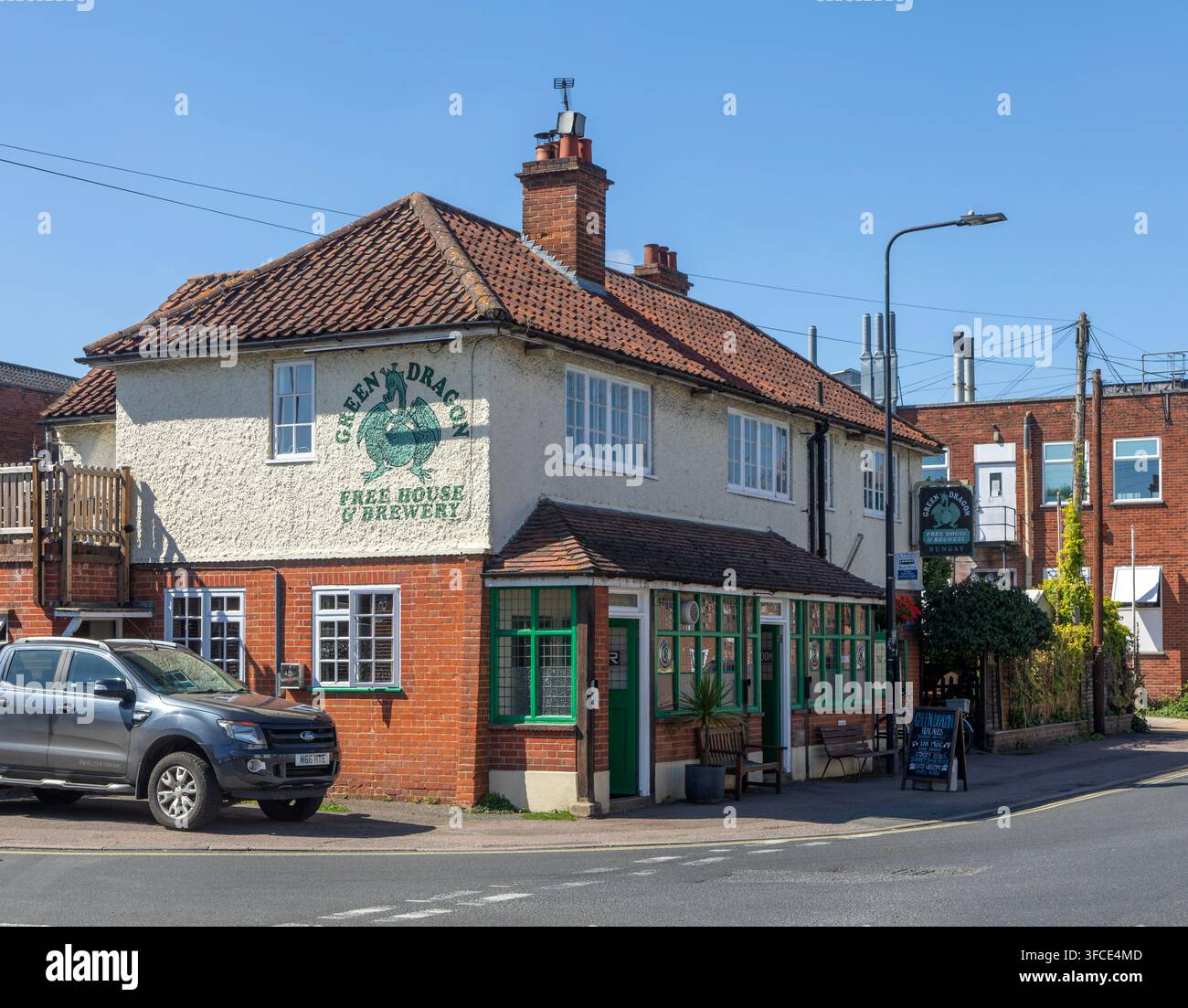 Pub e birreria Green Dragon, Broad Street, Bungay, Suffolk, Inghilterra, Regno Unito Foto Stock