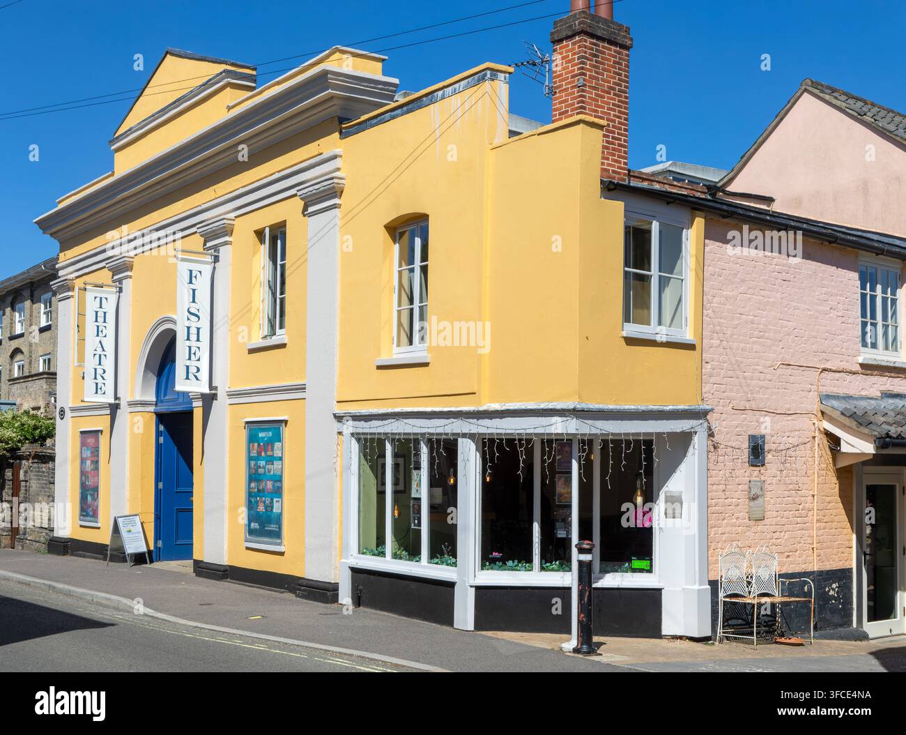 Edificio del Fisher Theatre nel centro cittadino di Bungay, Suffolk, Inghilterra, Regno Unito Foto Stock