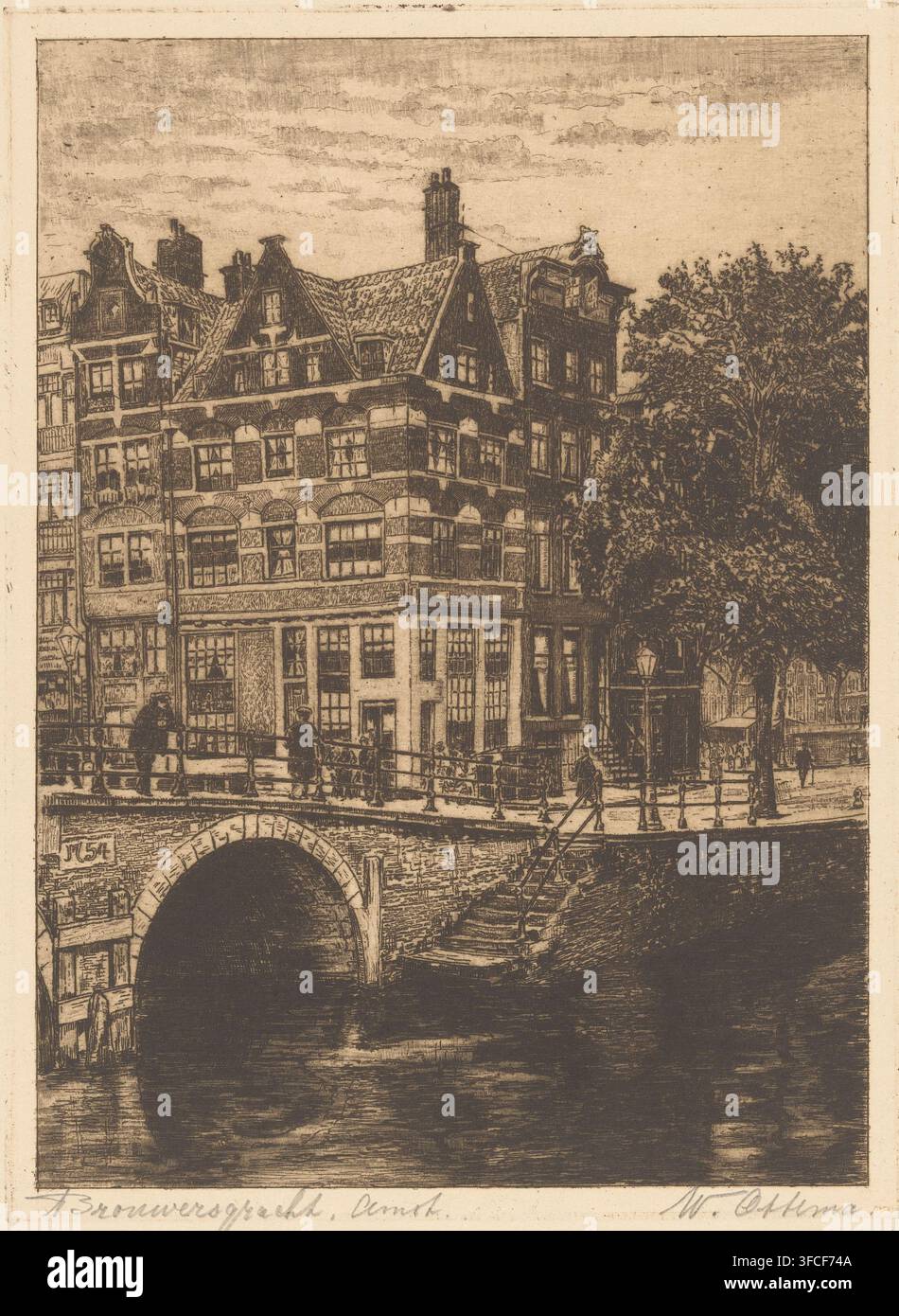 Brouwersgracht, Amsterdam (titolo originale sull'oggetto), stampa, Case all'angolo di Prinsengracht e Brouwersgracht ad Amsterdam. A sinistra un ponte sull'acqua, la Lekkeresluis., incisore: W. Ottema (firmato dall'artista), nel o prima del 1938, carta, incisione, roulette, tecnica di stampa a intaglio, roulette e tono della lastra in marrone, altezza 240 mm x larghezza 177 mm, edilizia urbana, ponte in città sul fiume, canale, Prinsengracht, Lekkeresluis., Un'incisione dettagliata in tono seppia mostra una scena di canale con un ponte ad arco di pietra in primo piano che si estende su acque scure, una scala giù verso il canale Foto Stock