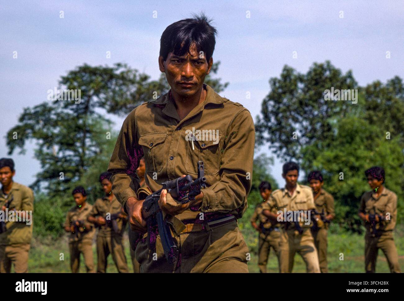Cambogia: I soldati governativi addestrano milizie locali per il distretto di Dang Kaw, alla periferia di Phnom Penh. Mentre le truppe vietnamite si ritirano, più milizie vengono addestrate come forza di difesa locale. Foto Stock