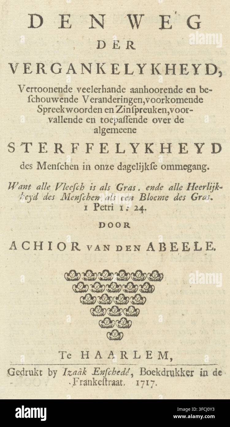 Pagina del titolo per: A. van den Abeele, Den Weg der Vergankelykheyd, 1717, Cherubini in un triangolo, stampa, pagina del titolo, Ventuno cherubini raggruppati in un triangolo., editore: Izaak Enschedé, Haarlem, stampatore, carta, stampa a caratteri mobili, xilografia e testo a caratteri mobili, testo a caratteri mobili sul recto, altezza 156 mm x larghezza 96 mm, teste di bambini con ali., L'immagine mostra una pagina di carta invecchiata con righe di testo stampato in varie tipografie e dimensioni, centrata sulla pagina, e un piccolo gruppo decorativo di piccoli volti di cherubini ripetuti disposti in una formazione triangolare sotto il testo centrato; la Foto Stock