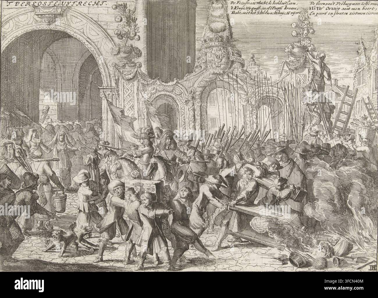 t Verloste Uytrecht, La partenza dei francesi da Utrecht nel novembre 1673, Serie di cinque stampe riguardanti gli eventi accaduti a Utrecht nel periodo 1672-74 (riedizione di Schoonebeek), I cambiamenti di Utrecht avvenuti negli anni 1672, 73 e 74, stampa, stampa storica, Numero di serie, 3, 5, La partenza dei francesi da Utrecht il 23 novembre 1673. In primo piano, tutti gli attributi cattolici rimossi dalla cattedrale vengono bruciati. A sinistra, donne entrano nella chiesa con scope e stracci per ripulirla. sullo sfondo, vengono eretti archi trionfali Foto Stock