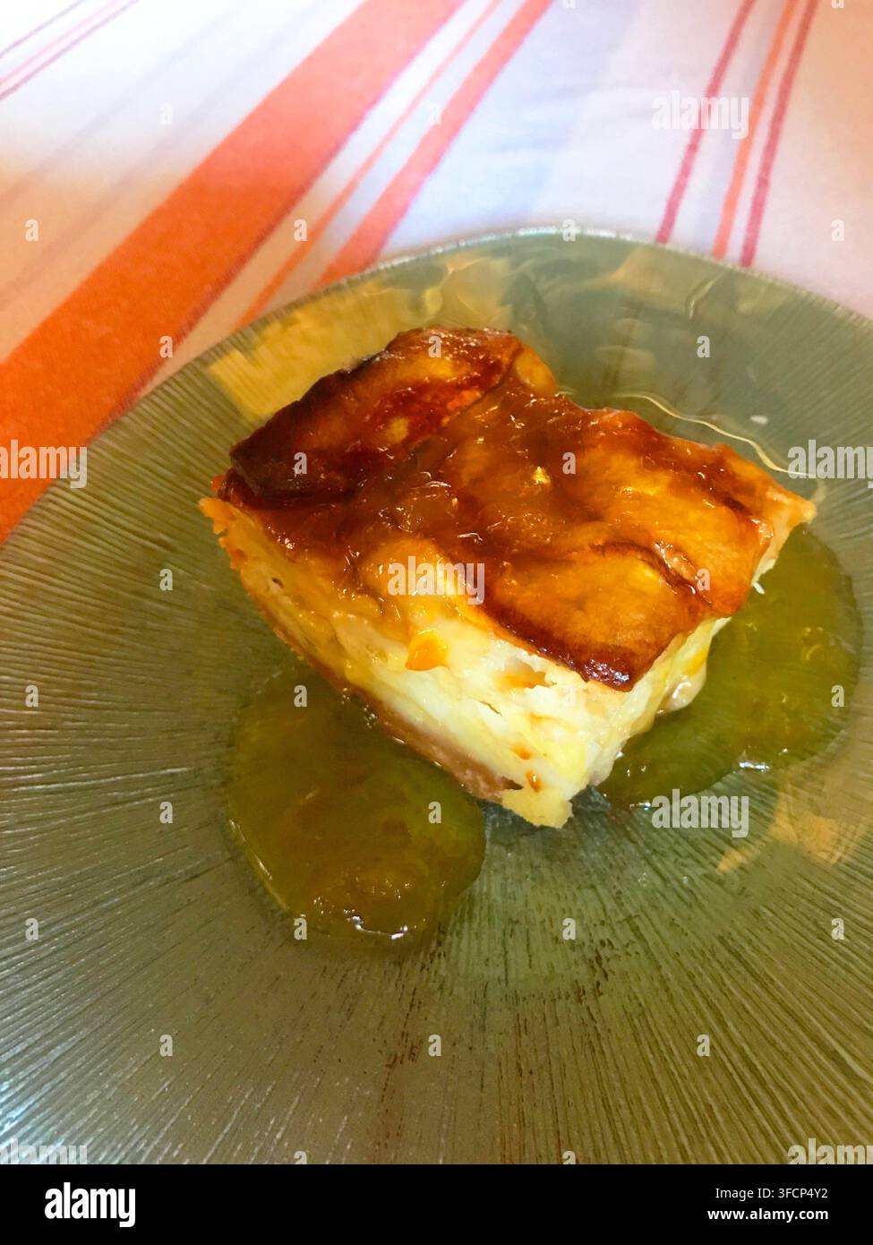 Porzione di torta di mele. Foto Stock