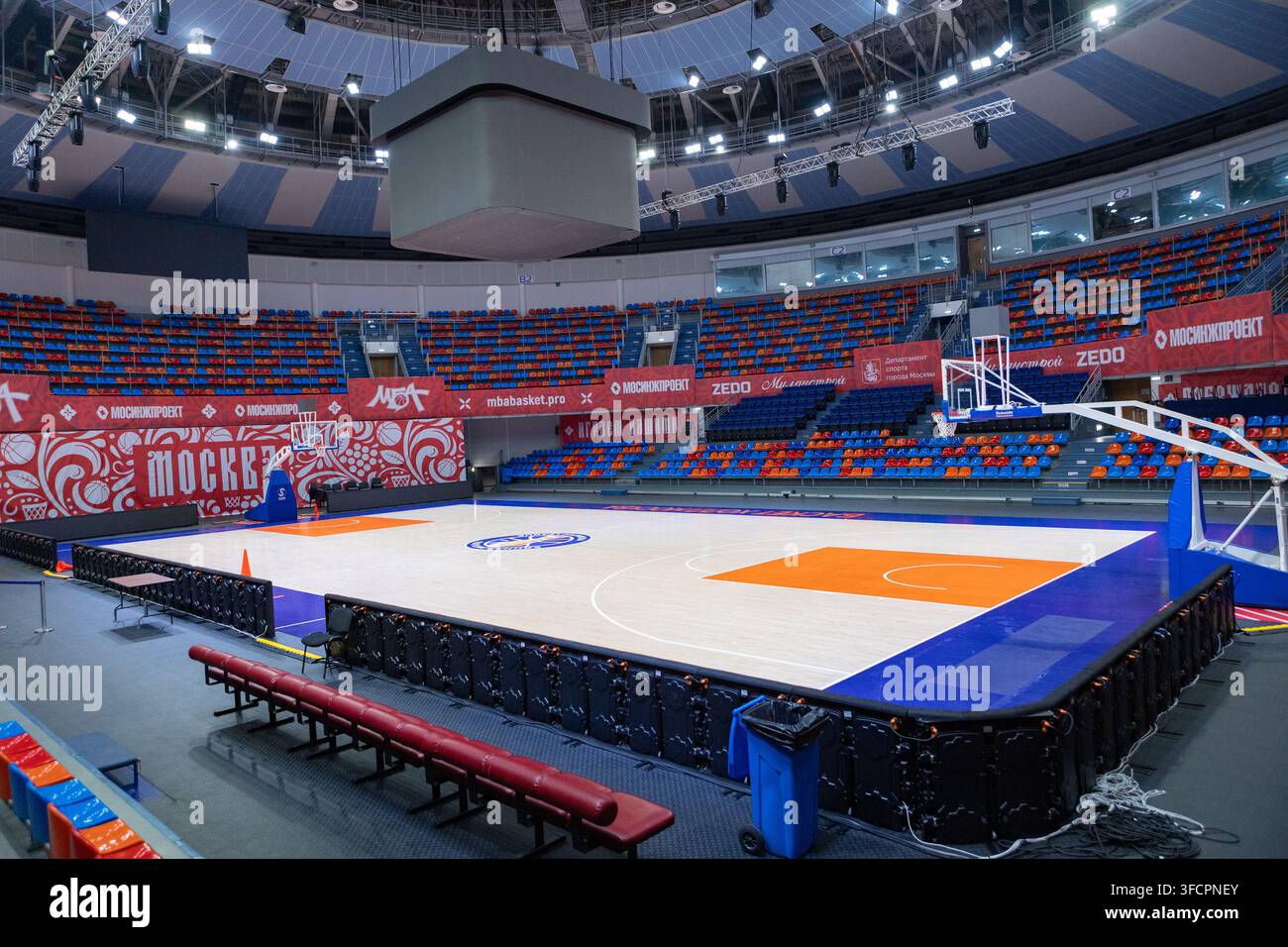 Campo di basket professionistico Basket Hall Mosca in un'arena vuota Foto Stock