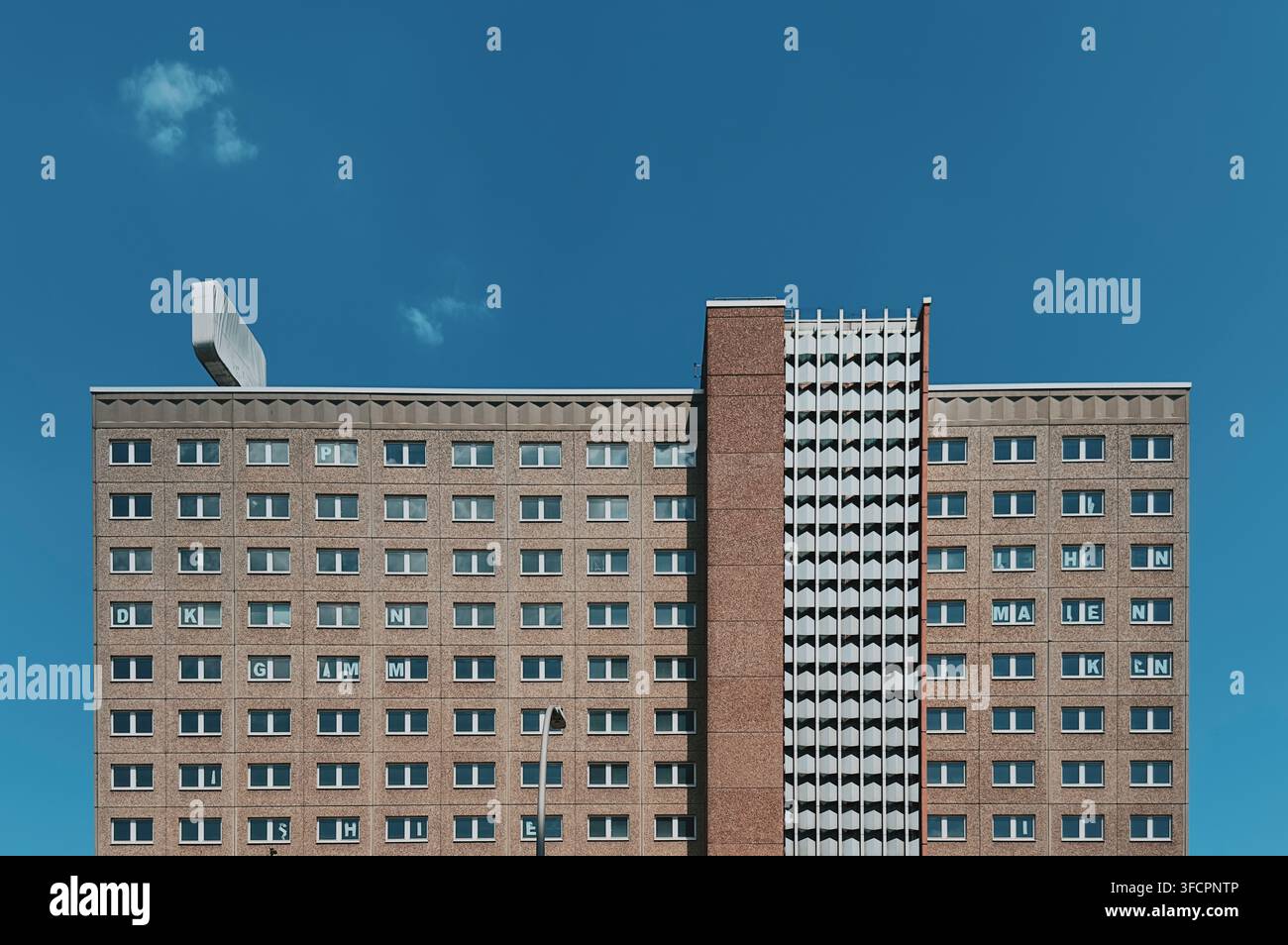 Vista esterna dell'edificio storico del Museo della Stasi a Berlino Foto Stock