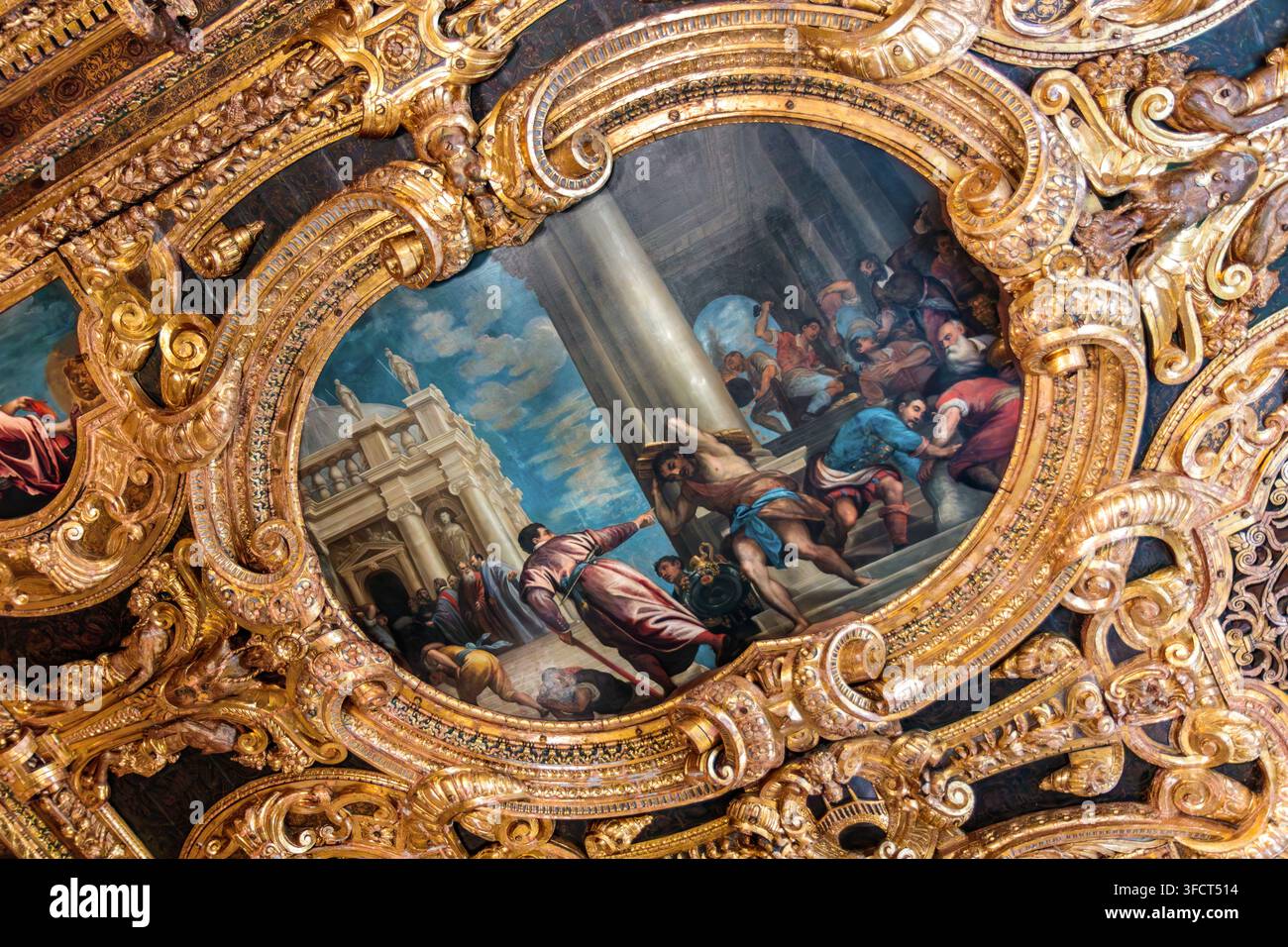 Soffitto in legno dorato ornato con pittura di Marco Vecellio nella Sala del Senato del Palazzo Ducale a Venezia, Italia Foto Stock