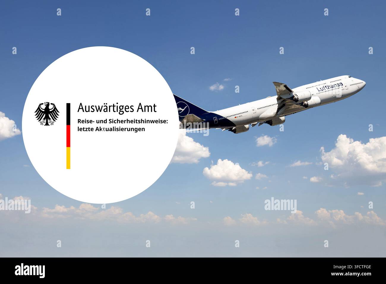 (Fotomontaggio) Il logo del Ministero degli Affari Esteri con il titolo Consigli di viaggio e di sicurezza davanti a un aereo Lufthansa ta Foto Stock