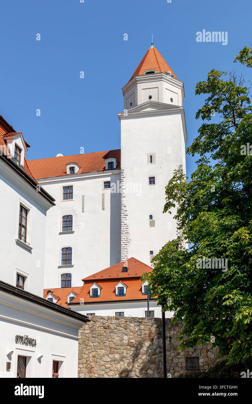 L'imponente castello di Bratislava, Bratislava, Slovacchia Foto Stock