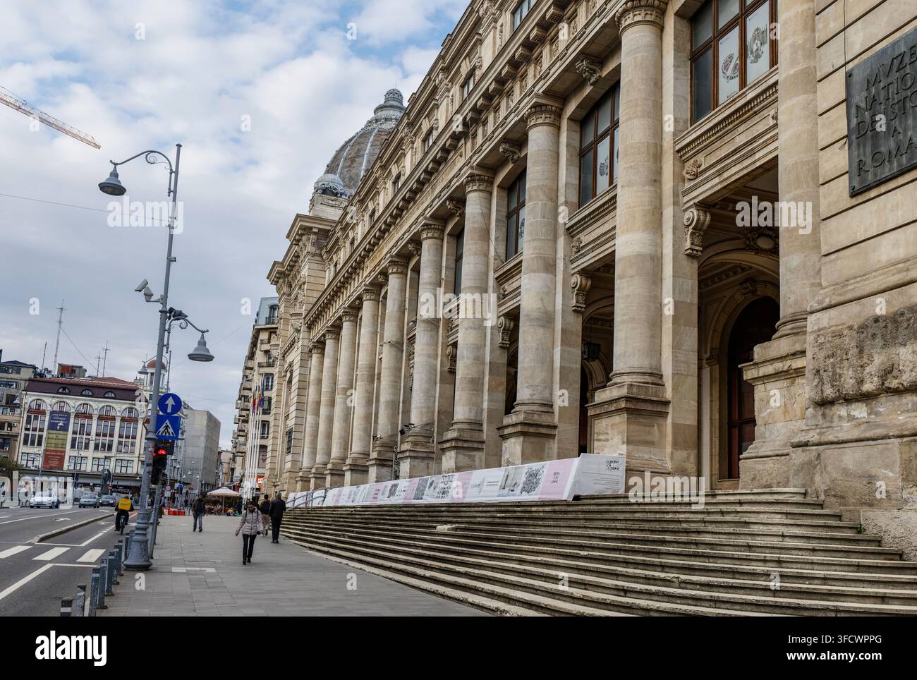 Museo Nazionale di Storia della Romania (Muzeul Național de Istorie a României) in Calea Victoriei, un tempo il luogo dei servizi postali dal 1894, Bucarest Foto Stock