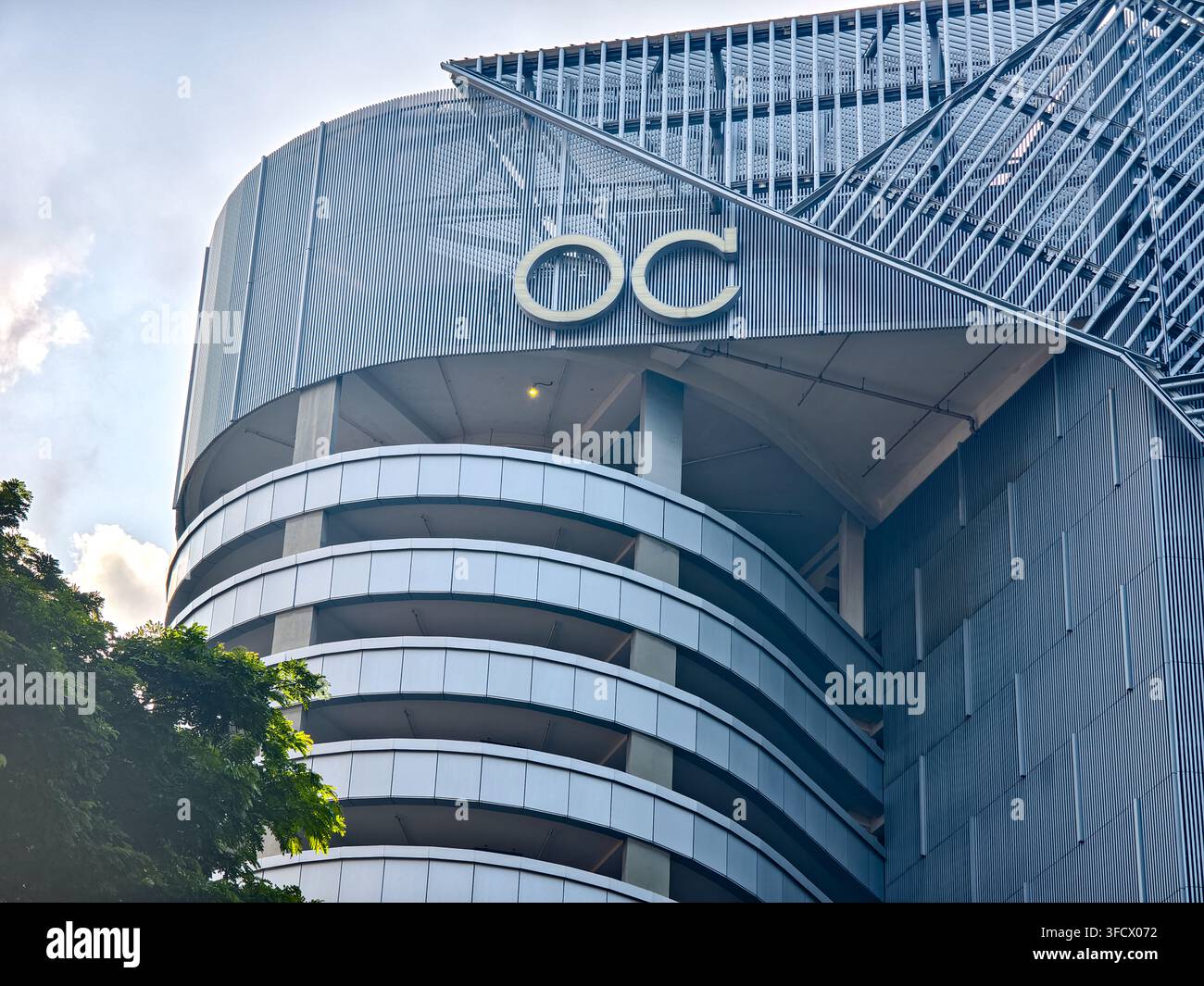 Orchard Central, un moderno complesso commerciale situato al 181 di Orchard Road a Singapore Foto Stock