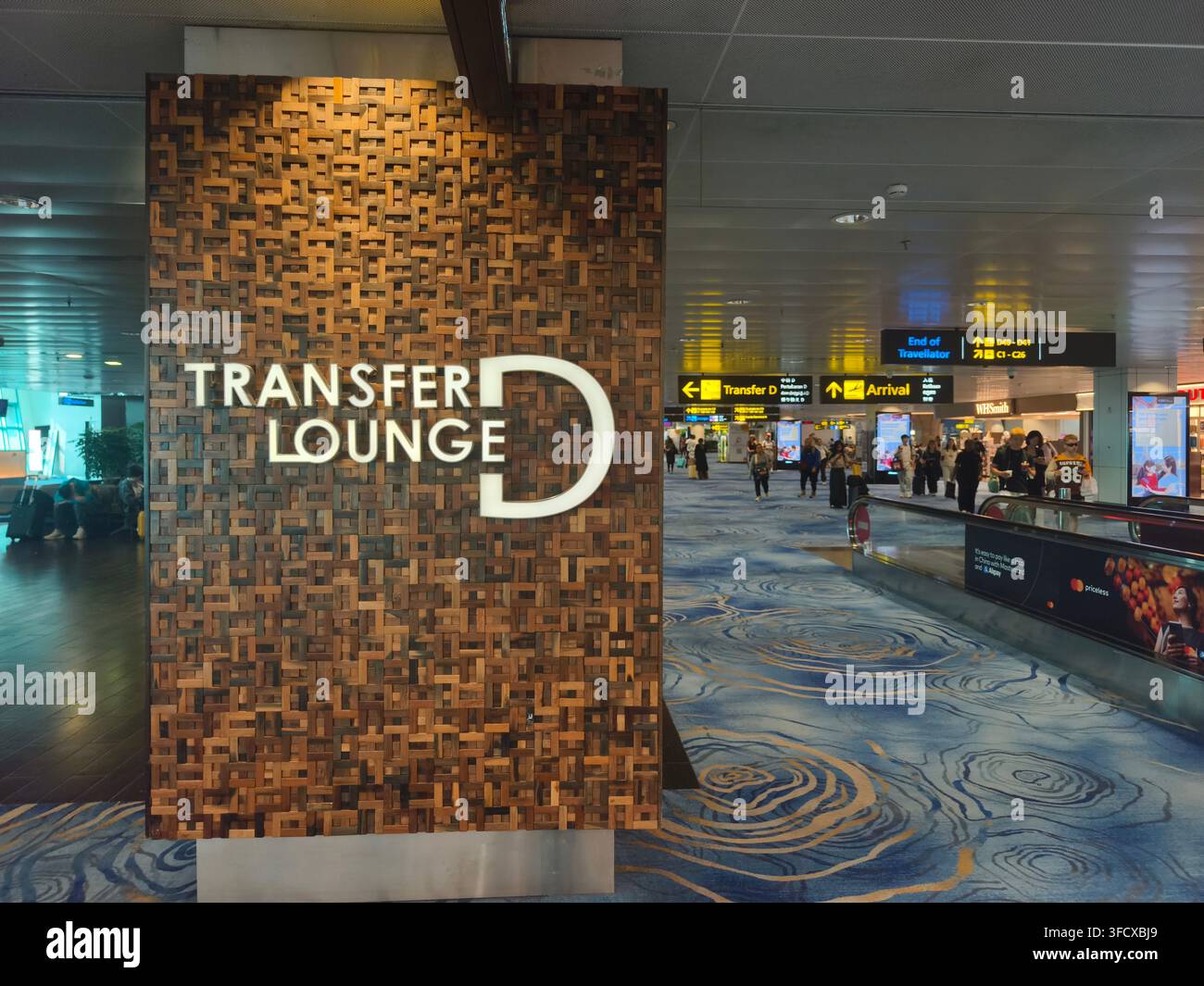Salone di transito D situato nell'area di transito dell'aeroporto di Singapore Changi (Terminale 1) Foto Stock