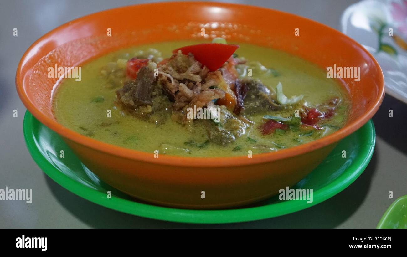 Beef Soto in una ciotola arancione Foto Stock