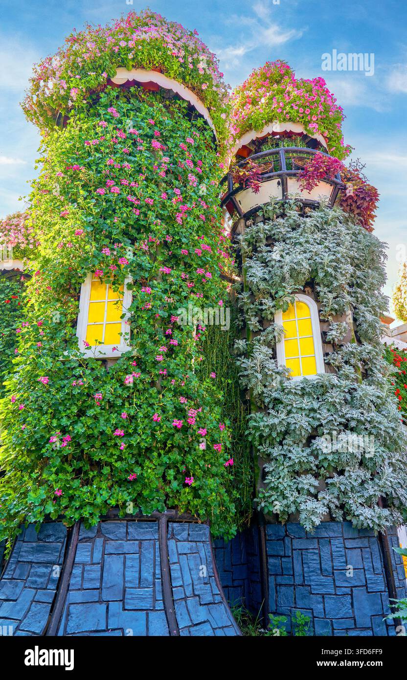 Impressionante installazione floreale architettonica nel Miracle Garden, Dubai Foto Stock