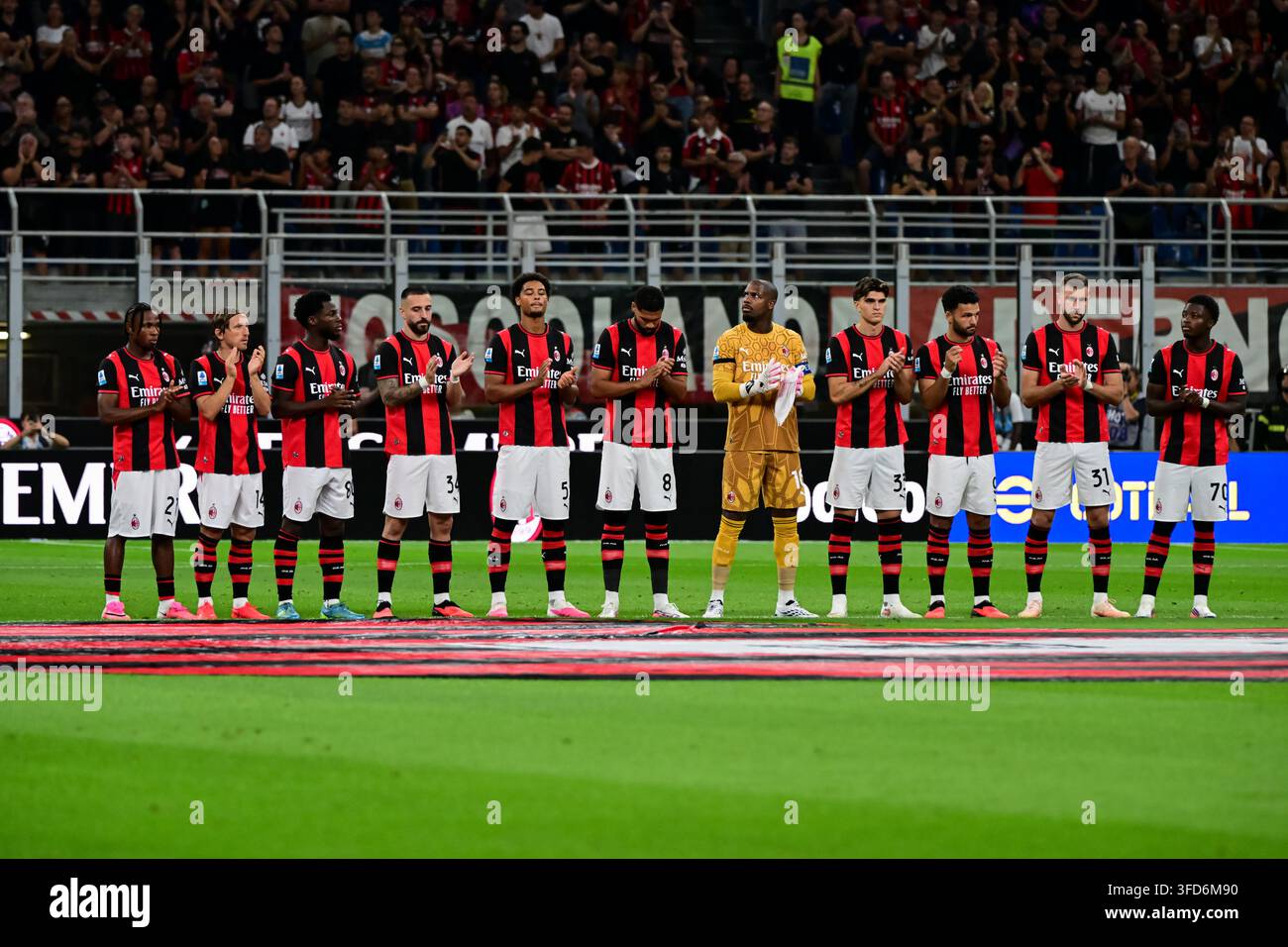 Formazione iniziale dell'AC Milan durante la partita di calcio della Serie A italiana tra AC Milan e Venezia allo Stadio San Siro di Milano, Italia, il 28 agosto 2026 Credit: Piero Cruciatti/Alamy Live News Foto Stock