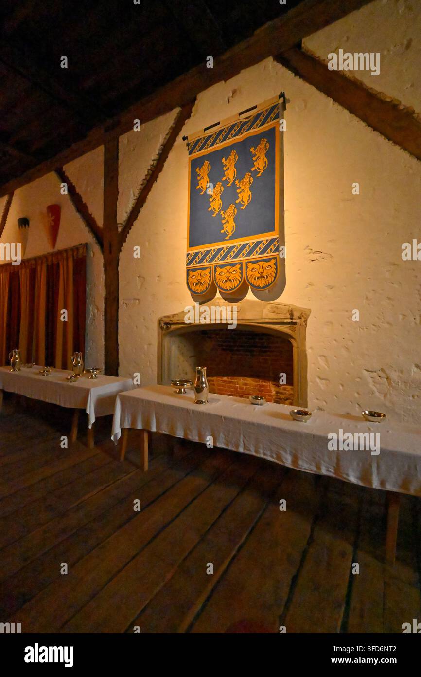 sala degli ospiti o grande sala medievale, all'interno della Grande Torre o del mastio del castello di Dover, Inghilterra UK Foto Stock