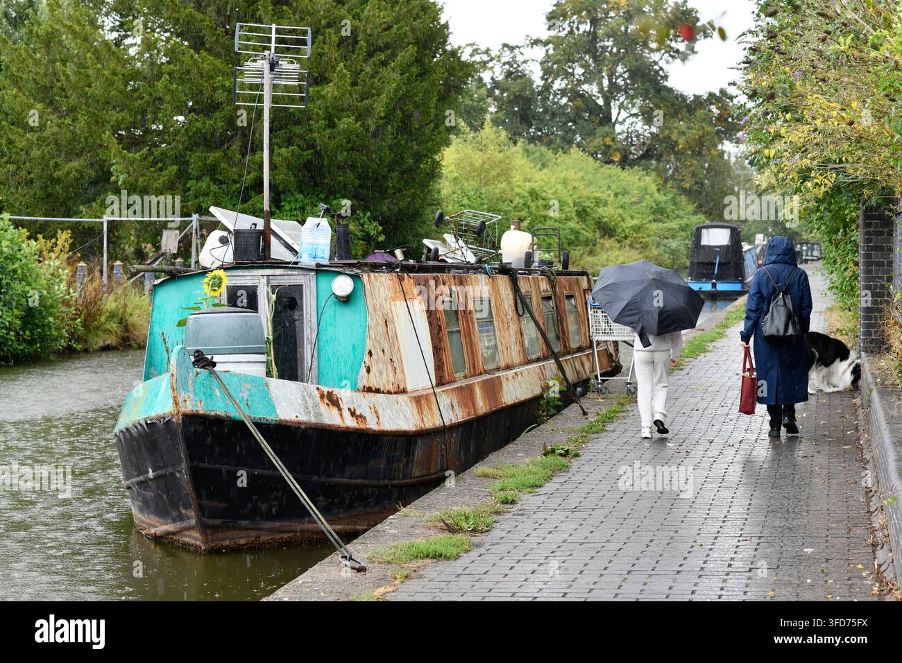 Una vecchia barca stretta al Ellesmere Canal Wharf nello Shropshire. 2026 Foto Stock