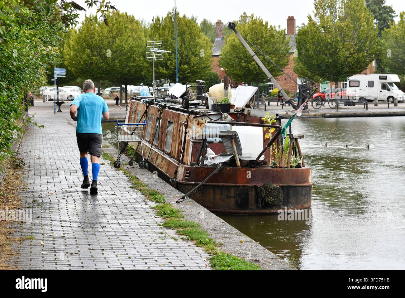 Una vecchia barca stretta al Ellesmere Canal Wharf nello Shropshire. 2026 Foto Stock